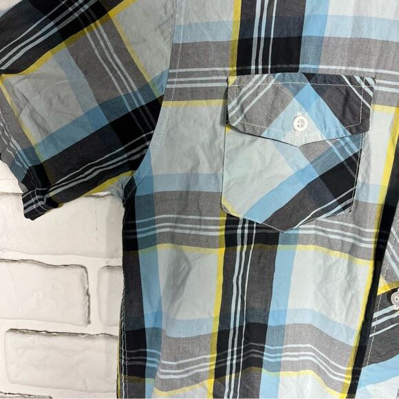 Disney Blue, Grey, and Yellow Plaid Short Sleeve Button Down Shirt size Medium - Picture 6 of 10